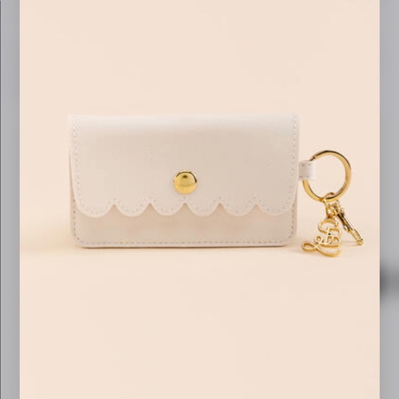 Francesca’s collections scalloped card case - Picture 5 of 10